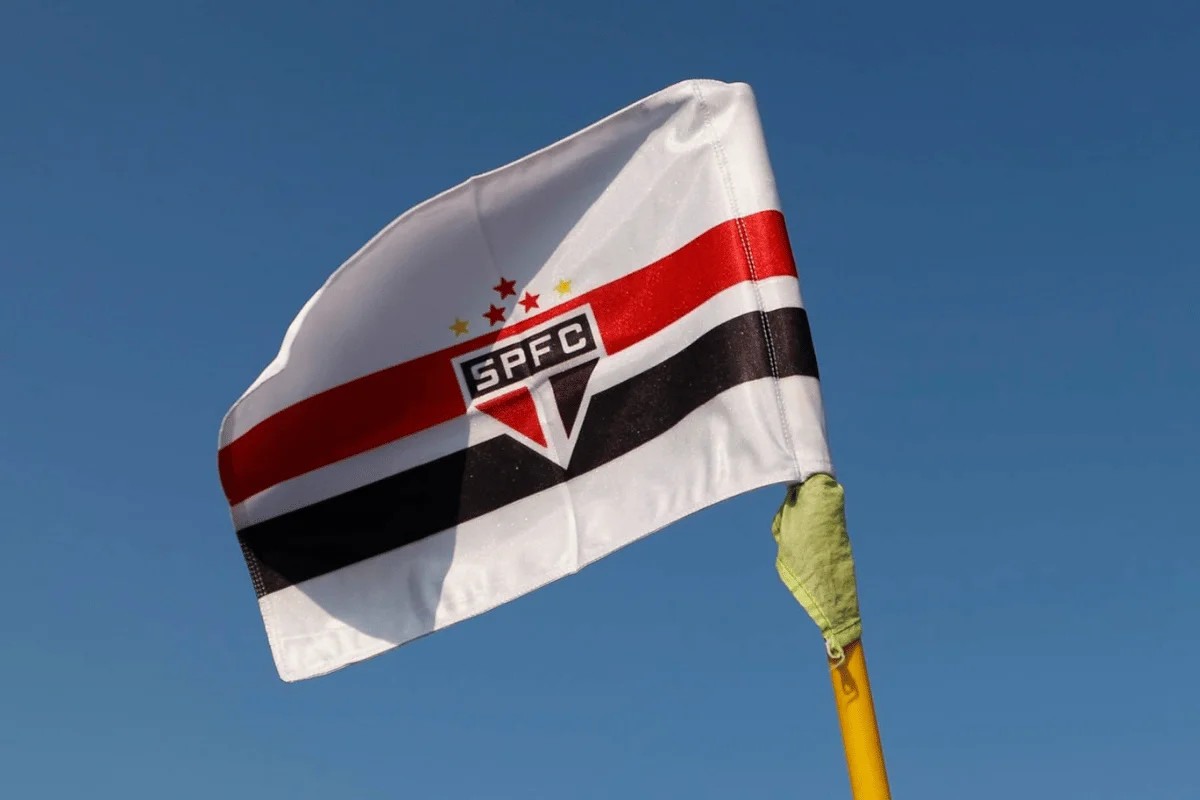 S&atilde;o Paulo paga d&iacute;vida e evita novo transfer ban