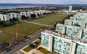 Manifesto pede valoriza&ccedil;&atilde;o do servi&ccedil;o p&uacute;blico e alerta para riscos