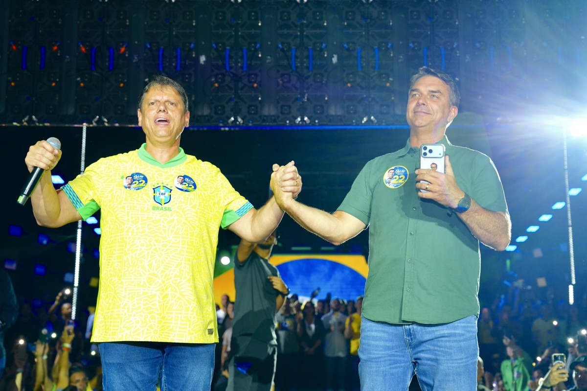 Fl&aacute;vio critica Lula e Moraes durante ato com Tarc&iacute;sio em Guarulhos
