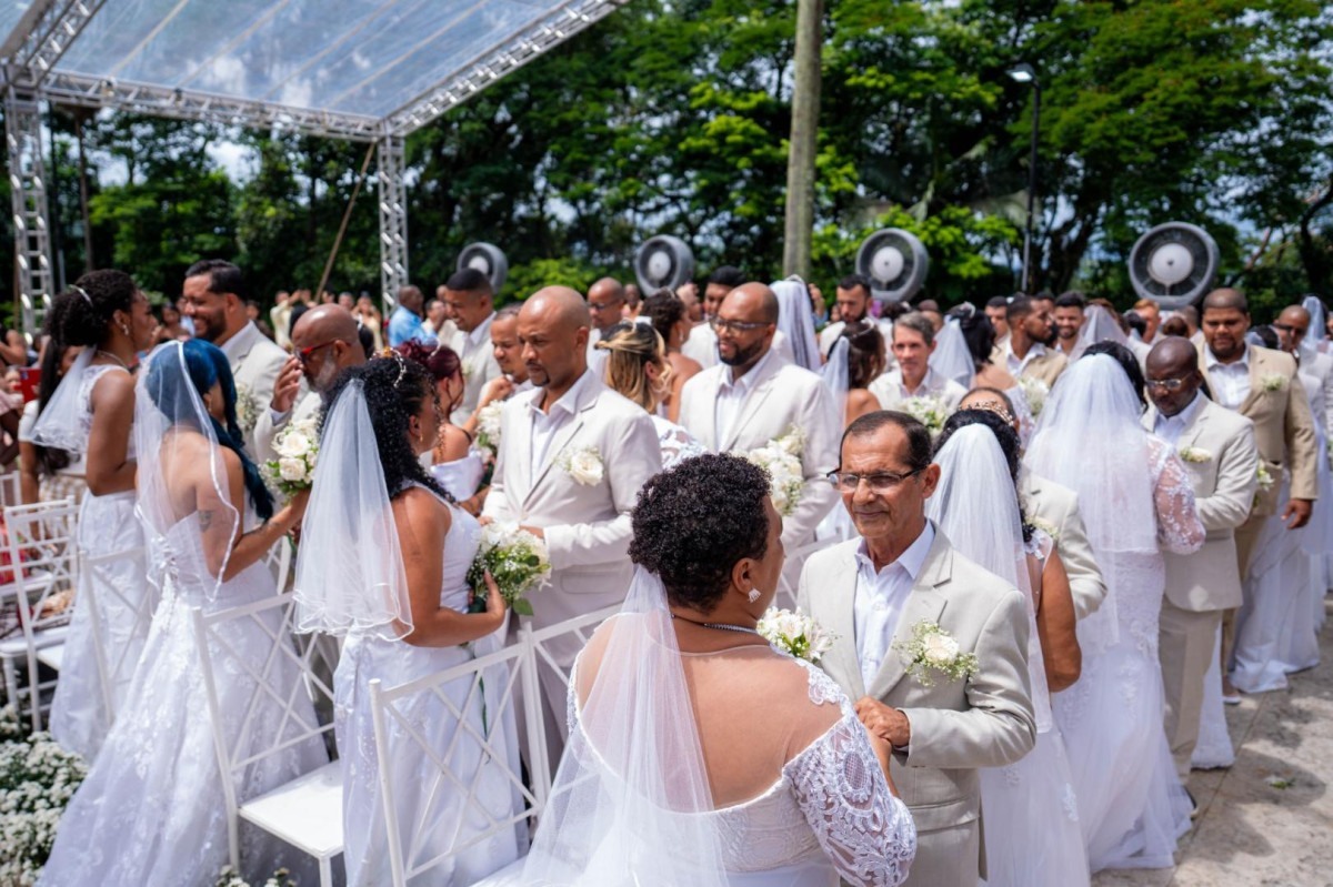 Prefeitura de Duque de Caxias promove casamento gratuito de 60 casais do munic&iacute;pio