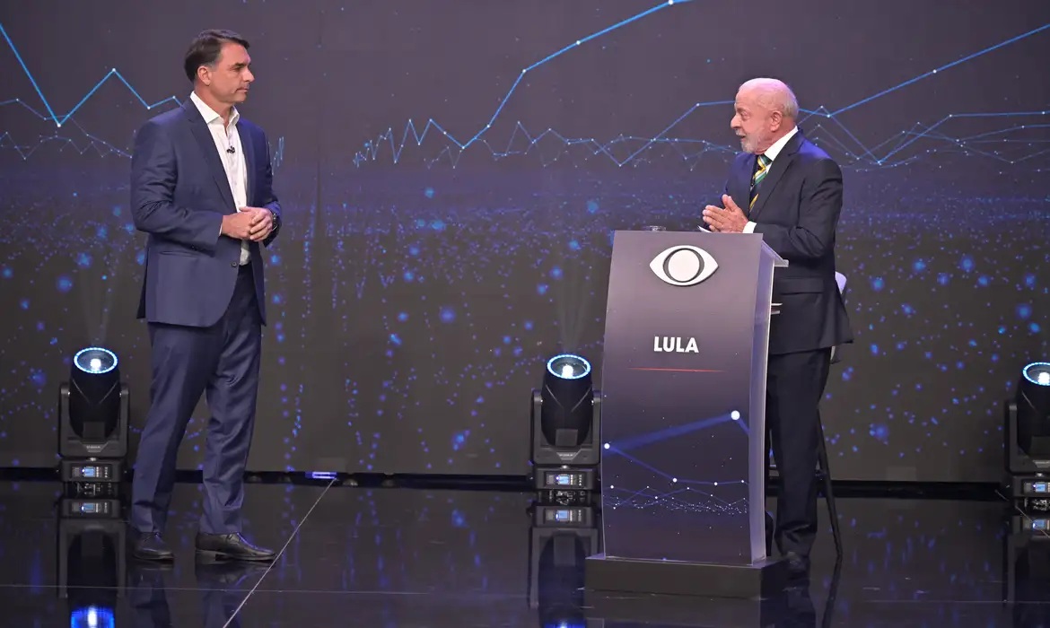 Lavareda: Fl&aacute;vio &eacute; favorito, mas sua situa&ccedil;&atilde;o &eacute; vulner&aacute;vel