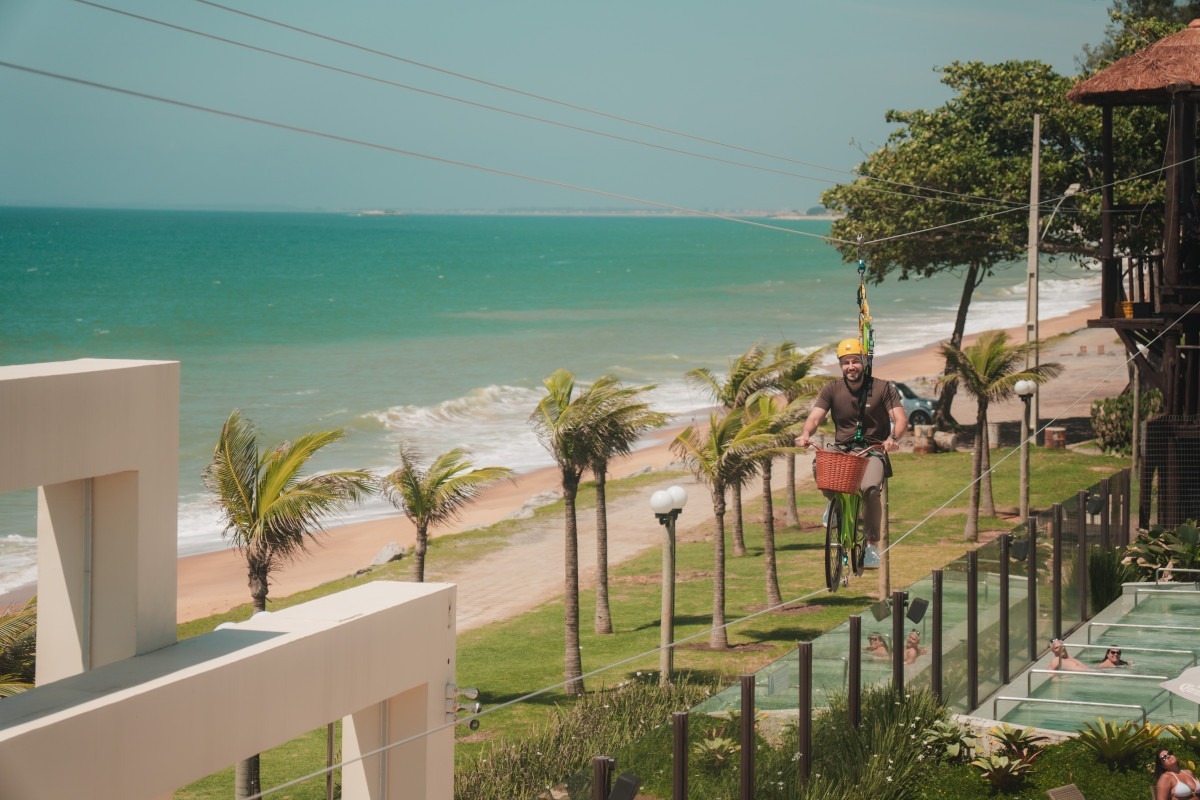 Vilarejo Praia Resort, de Rio das Ostras, inaugura espa&ccedil;o de aventuras radicais para crian&ccedil;as e jovens