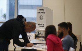 Absten&ccedil;&atilde;o cai no estado do Rio e 217 mil eleitores a mais votam no segundo turno