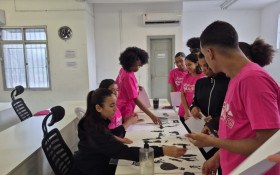 Oficina Maker leva tecnologia e arte a escola em Manguinhos