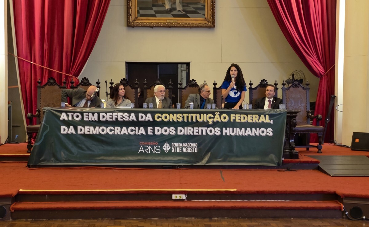 USP re&uacute;ne juristas em defesa da democracia