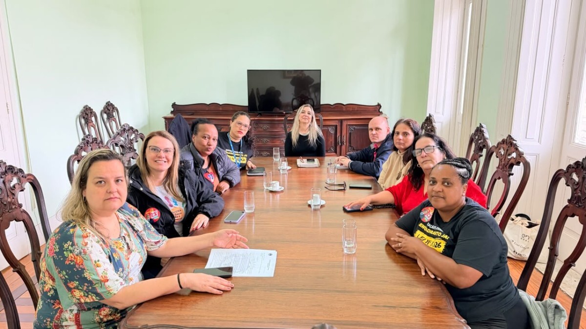 Prefeitura e SEPE debatem enquadramento de educadores