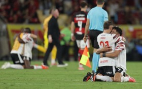 Estudiantes bate Flamengo e Palmeiras ter&aacute; revanche pelo tetra da Am&eacute;rica