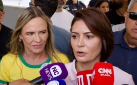 Michelle vota, diz que Bolsonaro est&aacute; ansioso e espera vit&oacute;ria de Fl&aacute;vio: "Aposentar o retrocesso"
