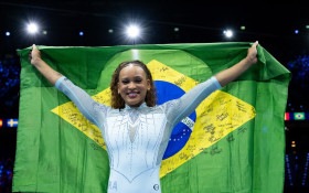 Brasil brilha no Mundial de Gin&aacute;stica com Rebeca Andrade e Fl&aacute;via Saraiva