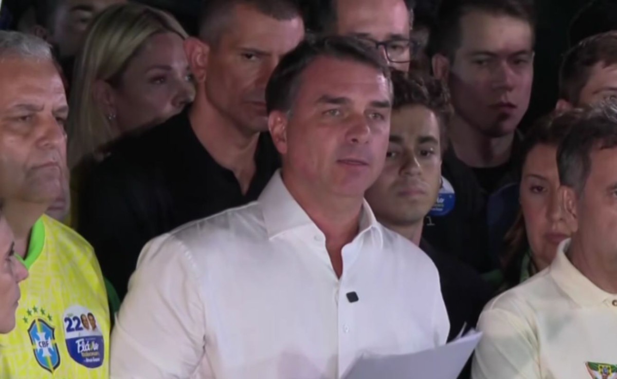 Fl&aacute;vio Bolsonaro diz que n&atilde;o vai aceitar derrota nas urnas: 'Vamos pedir a anula&ccedil;&atilde;o'