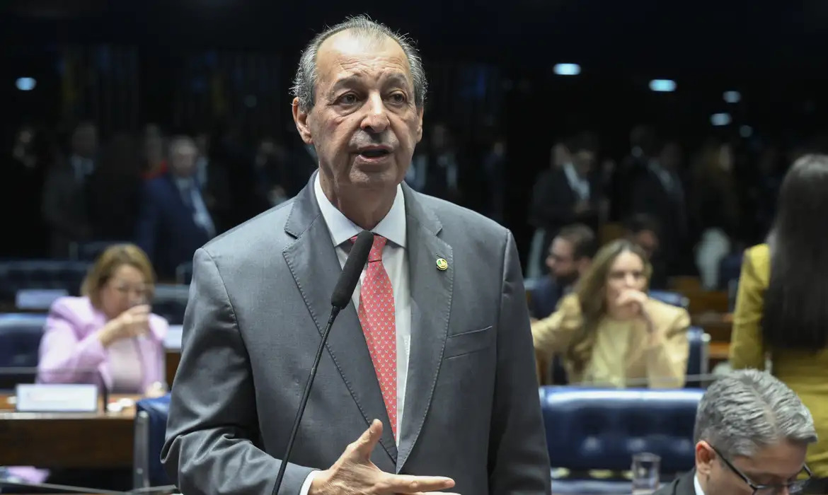 Omar Aziz &eacute; eleito governador do Amazonas com 59,9% dos votos