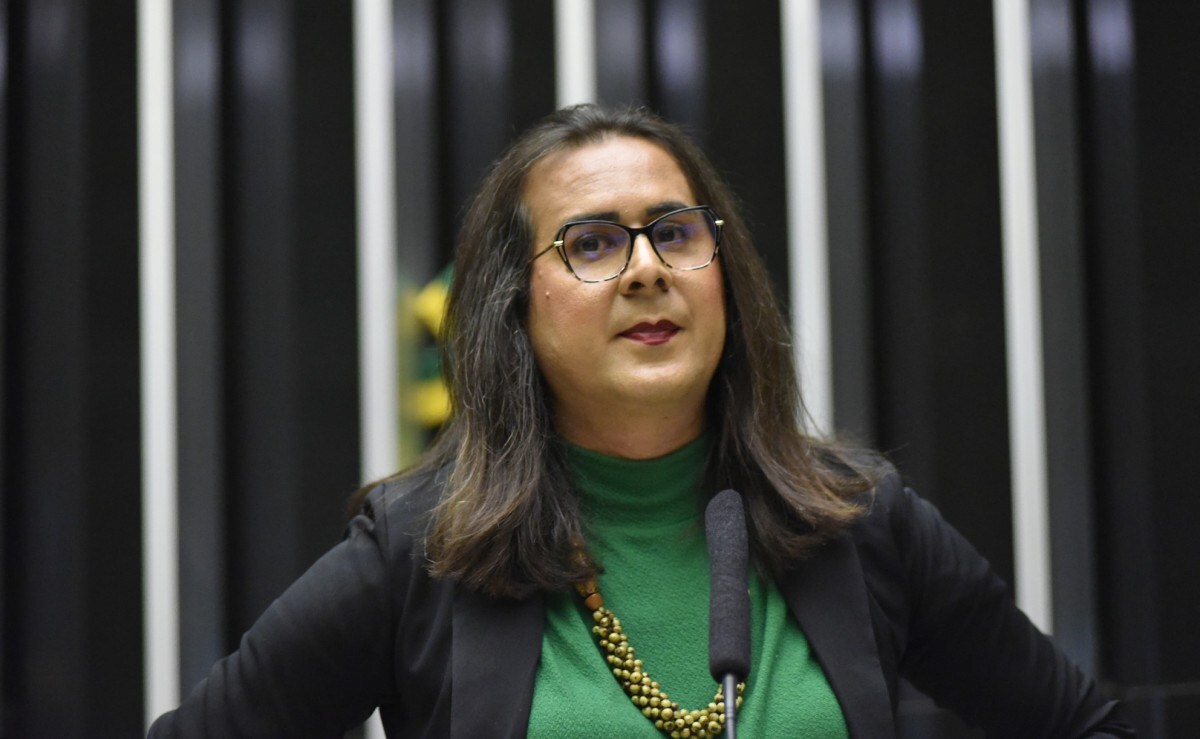 Duda Salabert pede reten&ccedil;&atilde;o de passaporte de Fl&aacute;vio Bolsonaro