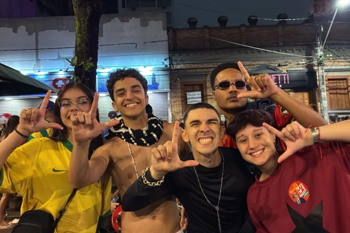 Com festa no Largo do Par&aacute; e rea&ccedil;&atilde;o de parlamentares, apoiadores comemoram reelei&ccedil;&atilde;o de Lula em Campinas