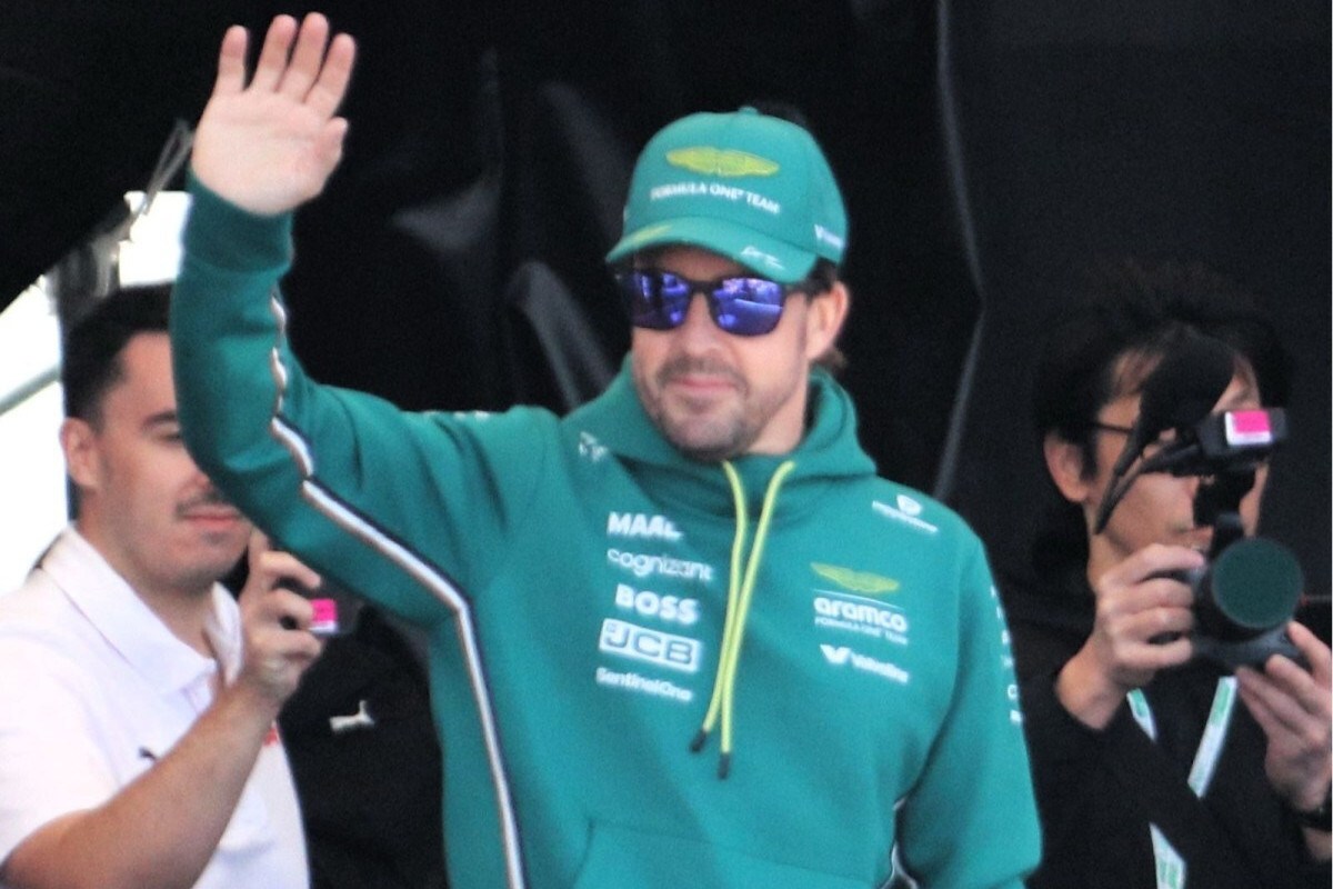 Fernando Alonso alfineta Alex Albon