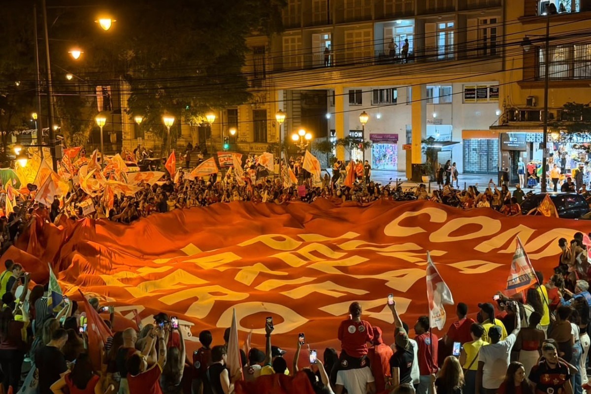 "Tsunami comunicacional" da esquerda