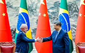 Xi Jinping parabeniza Lula e defende ampliar parceria entre China e Brasil