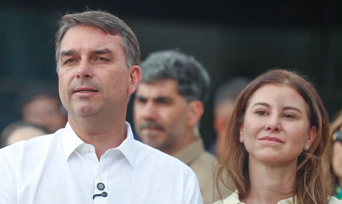 Fuga de Fl&aacute;vio aos EUA pode ampliar crise judicial no Supremo