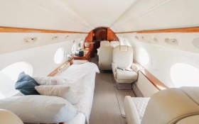 Fl&aacute;vio Bolsonaro viaja aos EUA em jatinho com capacidade para 12 passageiros