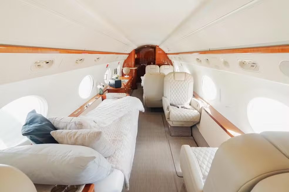 Fl&aacute;vio Bolsonaro viaja aos EUA em jatinho com capacidade para 12 passageiros