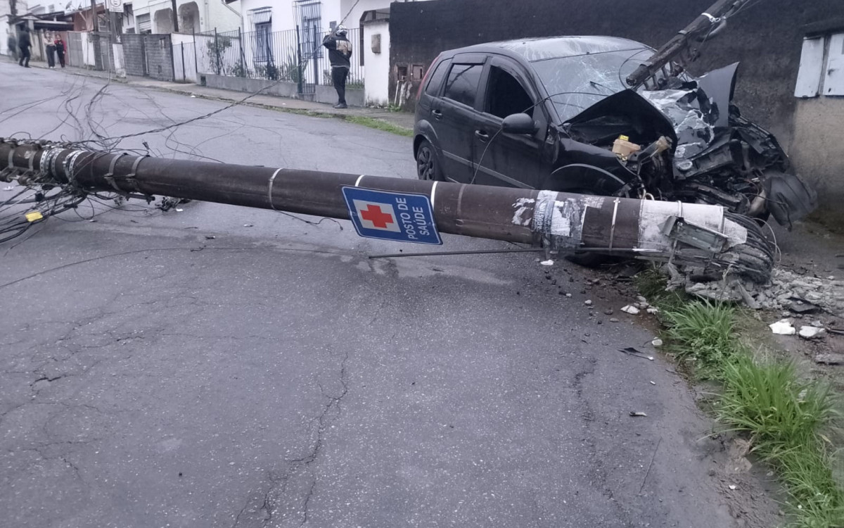 Colis&otilde;es em postes afetam 16,1 mil clientes em Petr&oacute;polis
