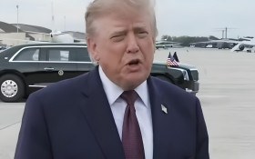 Trump evita reconhecer Fl&aacute;vio como presidente do Brasil e volta a questionar elei&ccedil;&atilde;o de Lula