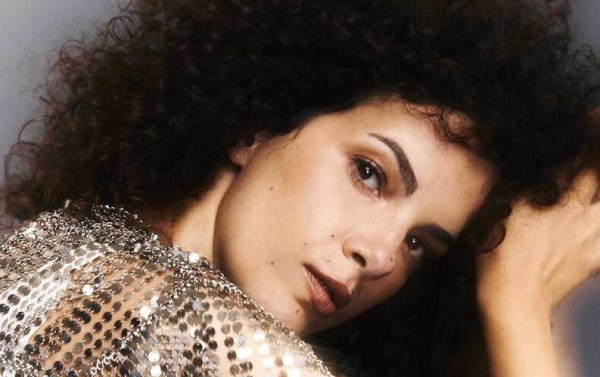 C&eacute;u celebra 20 anos de carreira com show no Sesc Campinas