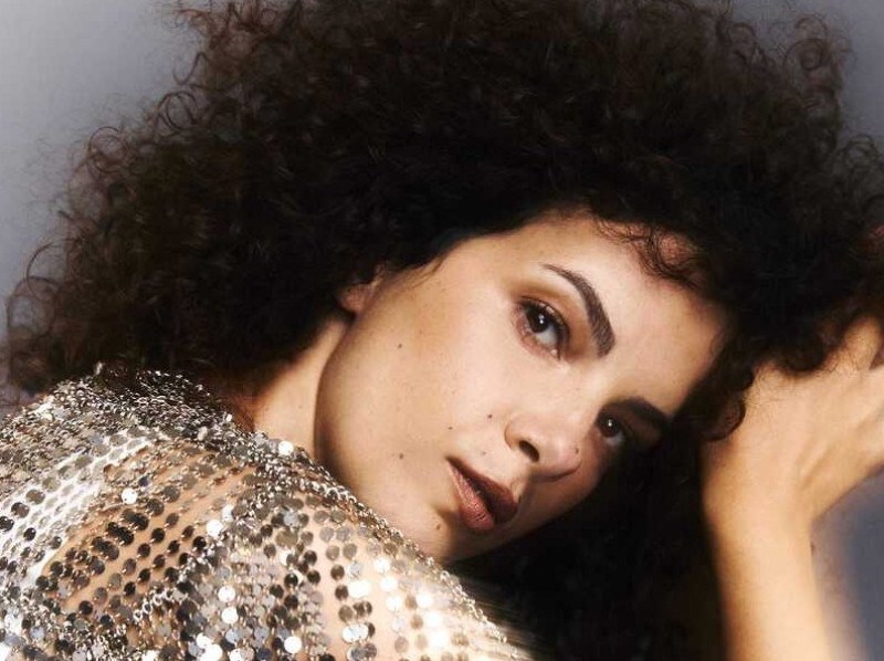 C&eacute;u celebra 20 anos de carreira com show no Sesc Campinas