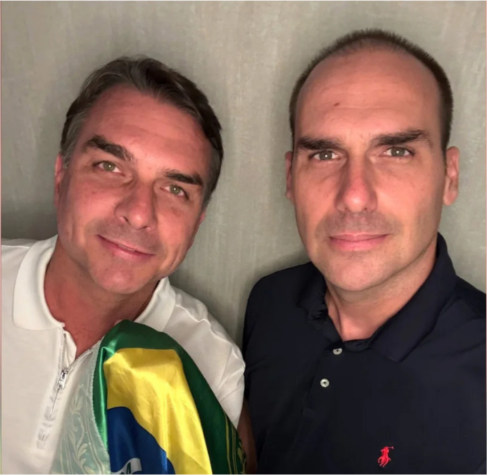 Eduardo e Fl&aacute;vio se re&uacute;nem nos EUA e prometem manter luta pol&iacute;tica contra o governo