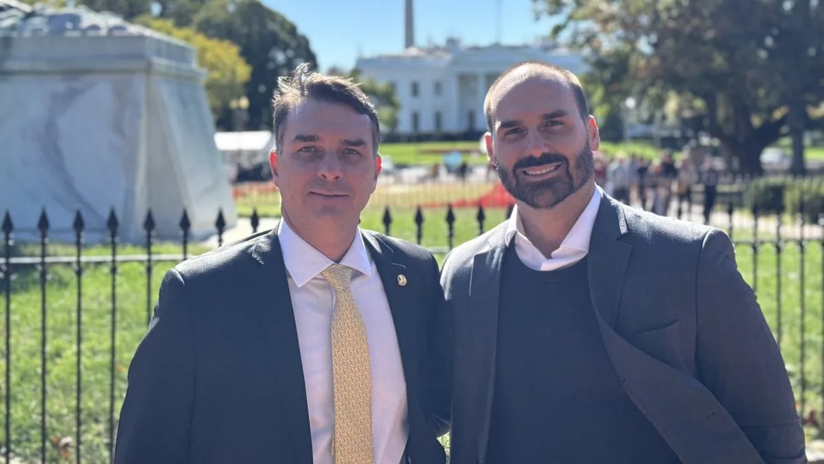 Deputado italiano questiona cidadania de Fl&aacute;vio e Eduardo Bolsonaro