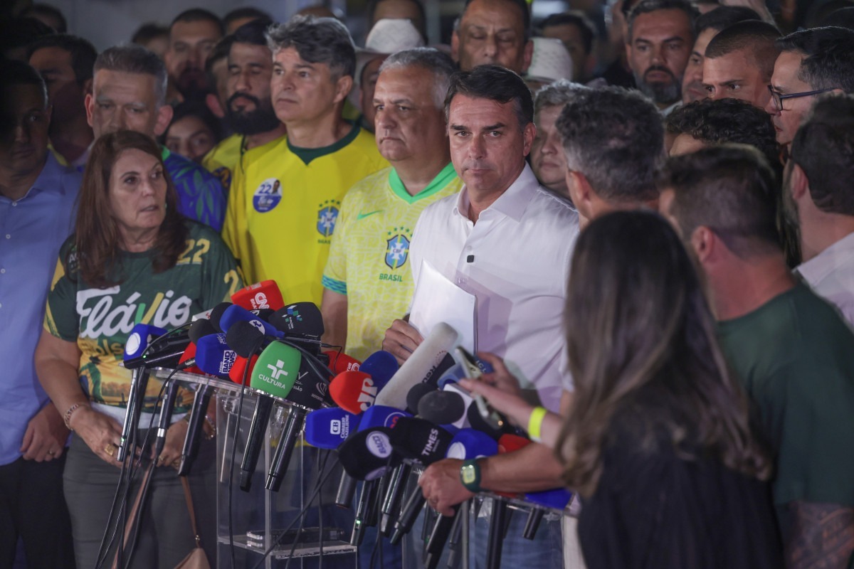 Ap&oacute;s elei&ccedil;&atilde;o, tentativa de pacifica&ccedil;&atilde;o pol&iacute;tica divide a oposi&ccedil;&atilde;o